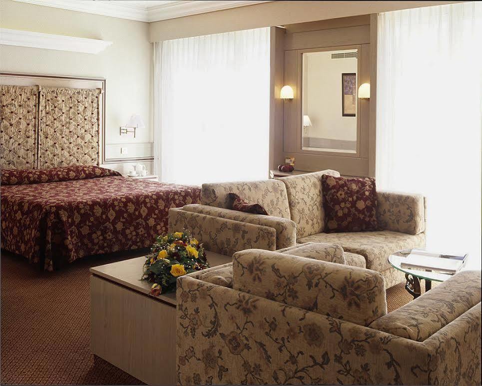 Holiday Suites Athen Eksteriør billede